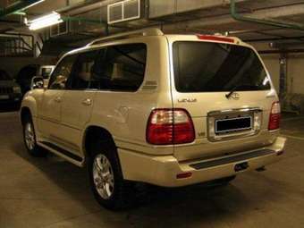 2003 Lexus LX470 Photos