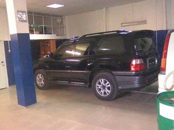 2003 Lexus LX470 Photos