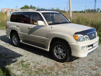 2003 Lexus LX470 Photos