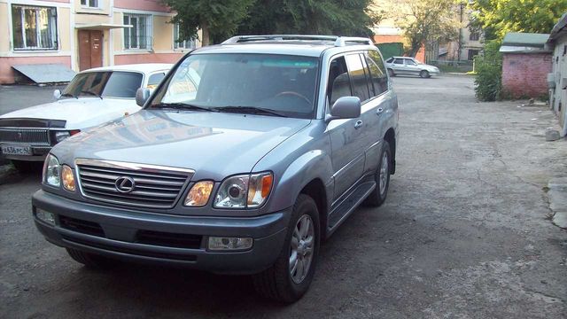 2004 Lexus LX470