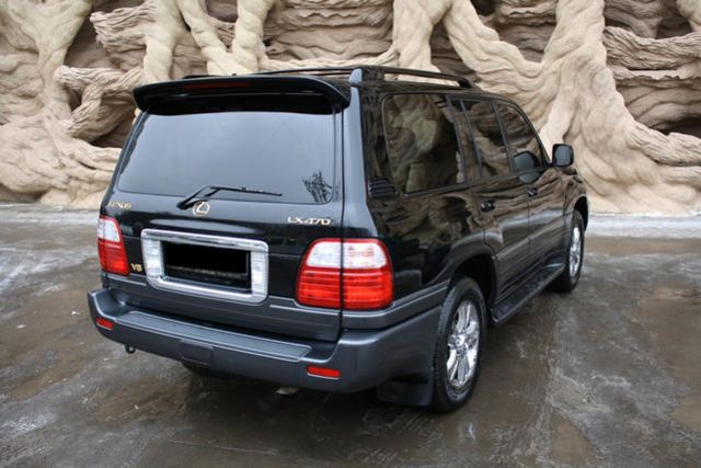 2004 Lexus LX470