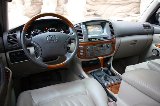 2004 Lexus LX470