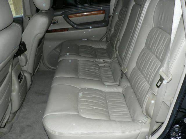 2004 Lexus LX470