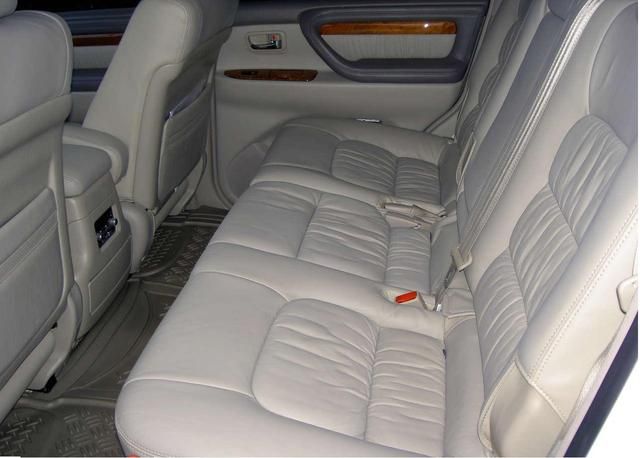 2004 Lexus LX470