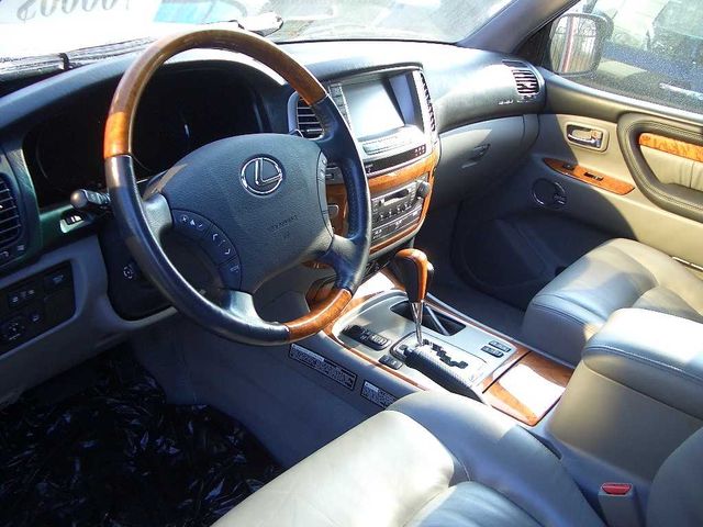 2004 Lexus LX470