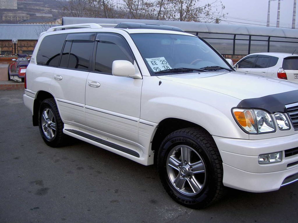 2004 Lexus LX470