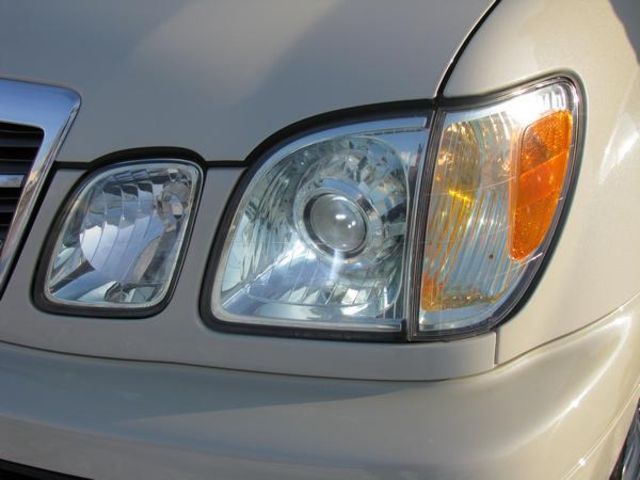 2004 Lexus LX470