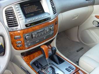 2004 Lexus LX470 Pictures