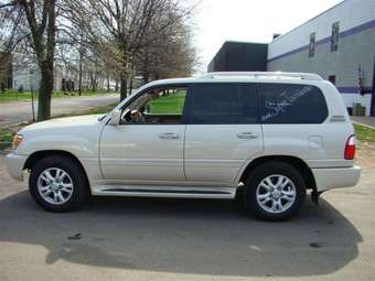 2004 Lexus LX470 Photos