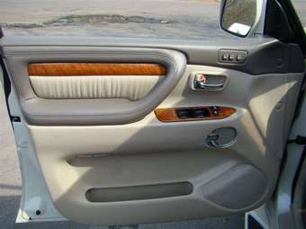 2004 Lexus LX470 Photos