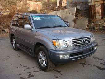 2004 Lexus LX470 Pictures