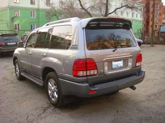 2004 Lexus LX470 Photos