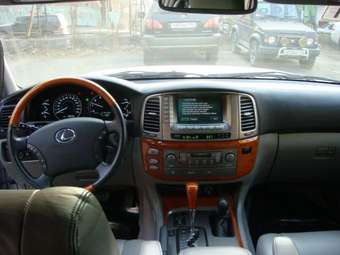 2004 Lexus LX470 Pictures