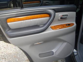 2004 Lexus LX470 Photos
