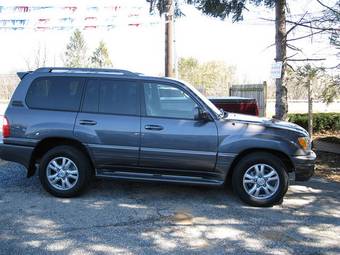 2004 Lexus LX470 Photos