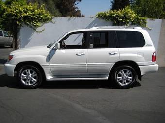 2004 Lexus LX470 Pictures