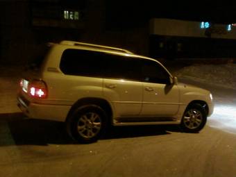 2004 Lexus LX470 Photos