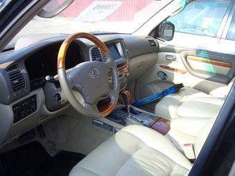 2004 Lexus LX470 Pictures