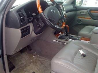 2004 Lexus LX470 Photos