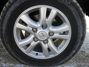 2004 Lexus LX470 Photos