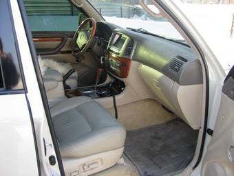 2004 Lexus LX470 Pictures