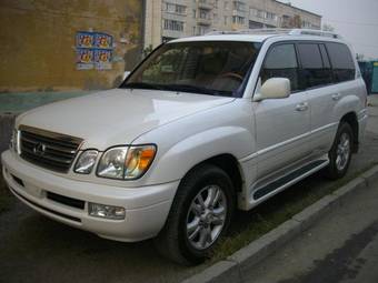 2004 Lexus LX470 Photos