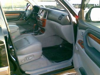 2004 Lexus LX470 Photos