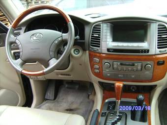 2004 Lexus LX470 Pictures