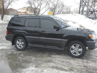 2004 Lexus LX470 Photos