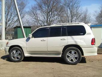 2004 Lexus LX470 Pics