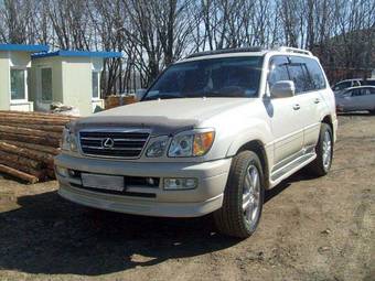 2004 Lexus LX470 Pictures