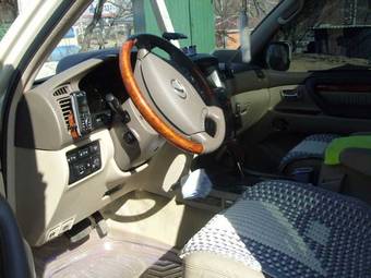 2004 Lexus LX470 Pictures