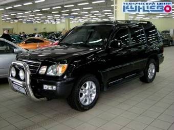 2004 Lexus LX470 Photos