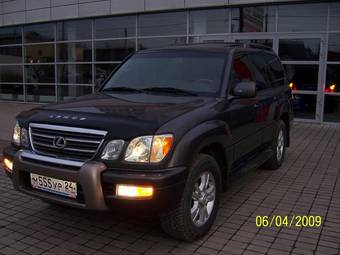 2004 Lexus LX470 Photos