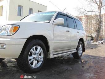 2004 Lexus LX470 Photos