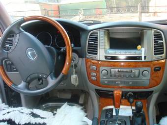 2004 Lexus LX470 Images