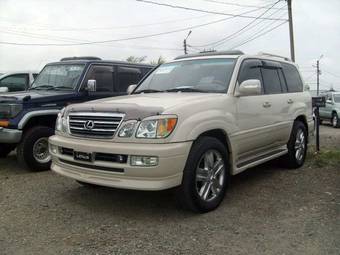 2004 Lexus LX470 Photos