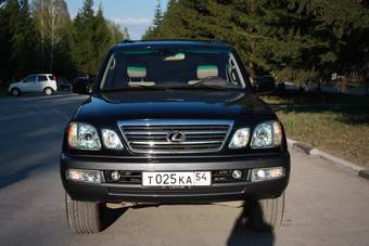 2004 Lexus LX470 Photos