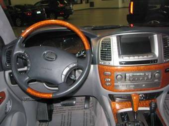 2004 Lexus LX470 Pics
