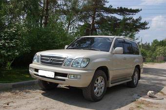 2004 Lexus LX470 Pictures