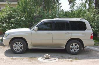 2004 Lexus LX470 Photos