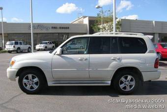 2004 Lexus LX470 Pictures