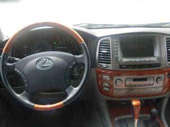 2004 Lexus LX470 Photos