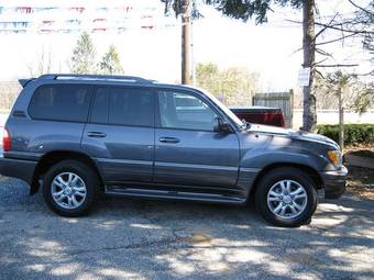 2004 Lexus LX470 Photos