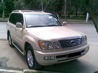 2004 Lexus LX470 Pictures