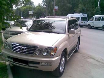 2004 Lexus LX470 Photos