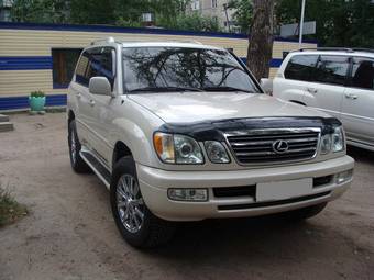 2004 Lexus LX470 Photos