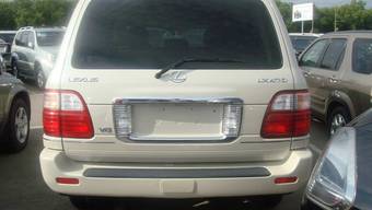 2004 Lexus LX470 Photos