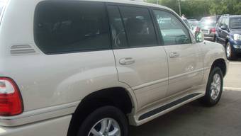 2004 Lexus LX470 Pictures