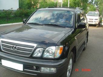 2004 Lexus LX470 Photos